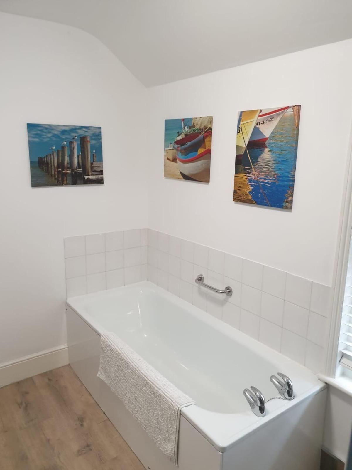 Chinwin Cottage Уеймут Екстериор снимка